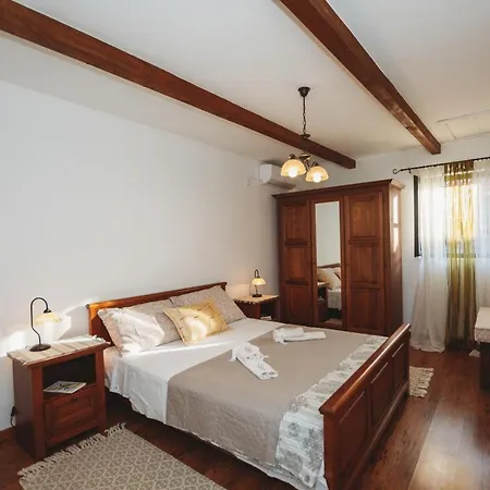 Vila House Sokotini Dvori Zdrelac
